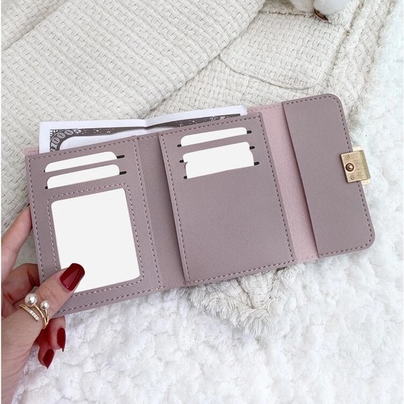 Mauve Wallet - Picture 4 of 13